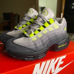 Nike air max og neon size 12.5 boys